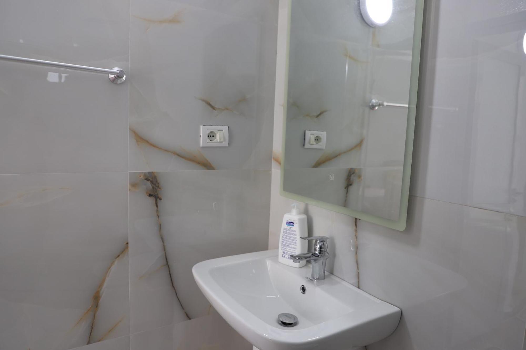 Guesthouse N&B Berat Luaran gambar