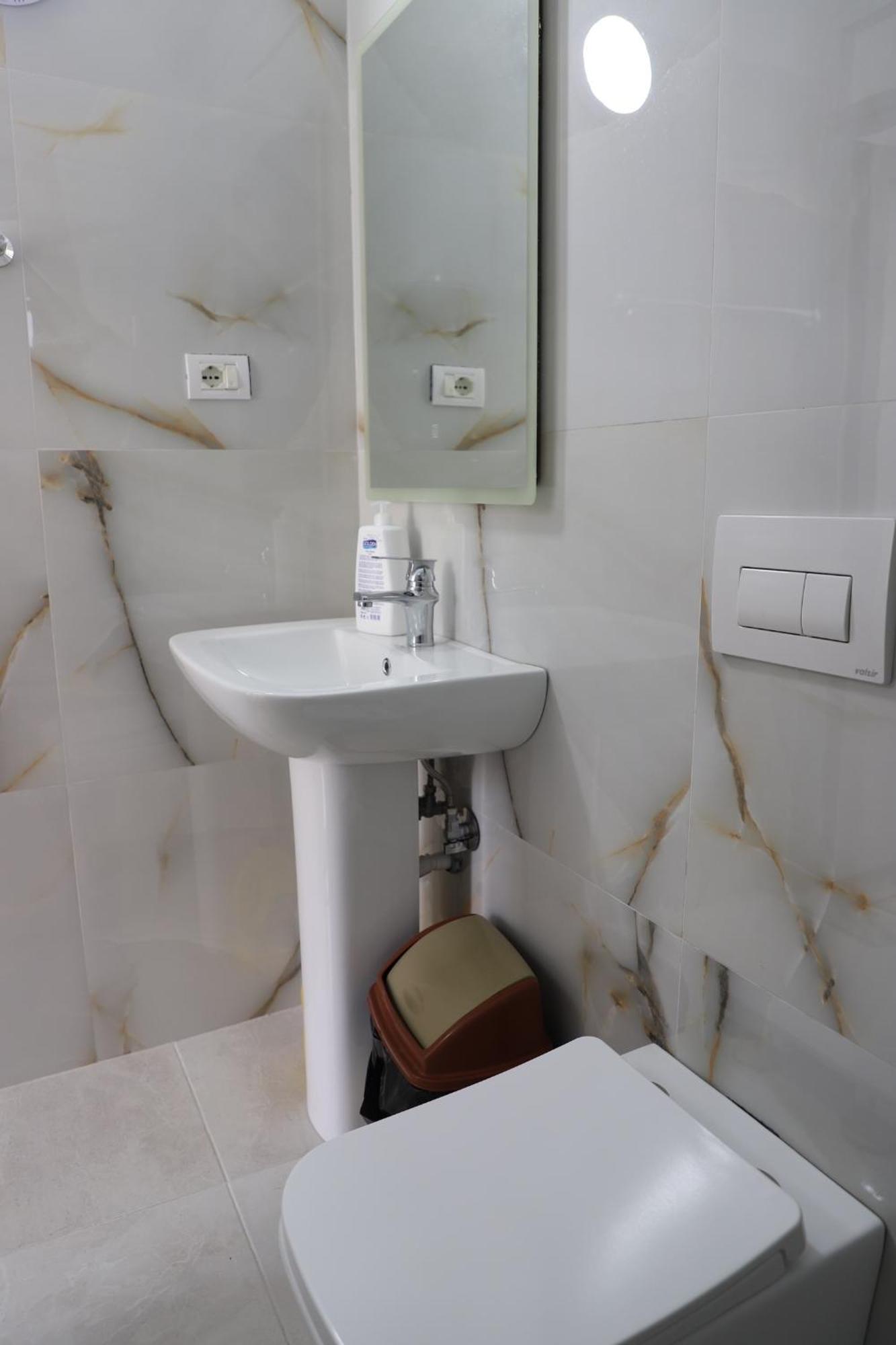 Guesthouse N&B Berat Luaran gambar